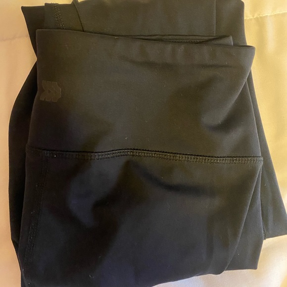All In Motion Size Medium Black Leggings - Picture 1 of 3